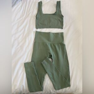 SET Active Sculptflex Olive Bra + Leggings (Sz S)